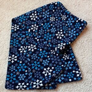 Snowflake Patterned Fleece Scarf